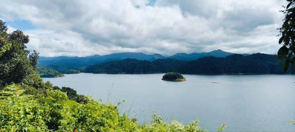Angamoozhy Reservoir & 4x4 Off-Road Trail